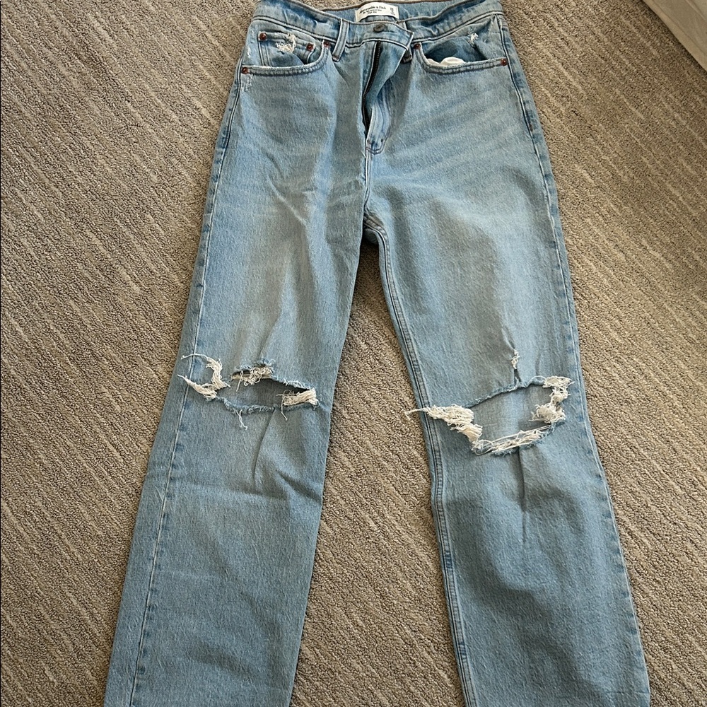 Abercrombie & Fitch The 90s Relaxed Jean High Rise